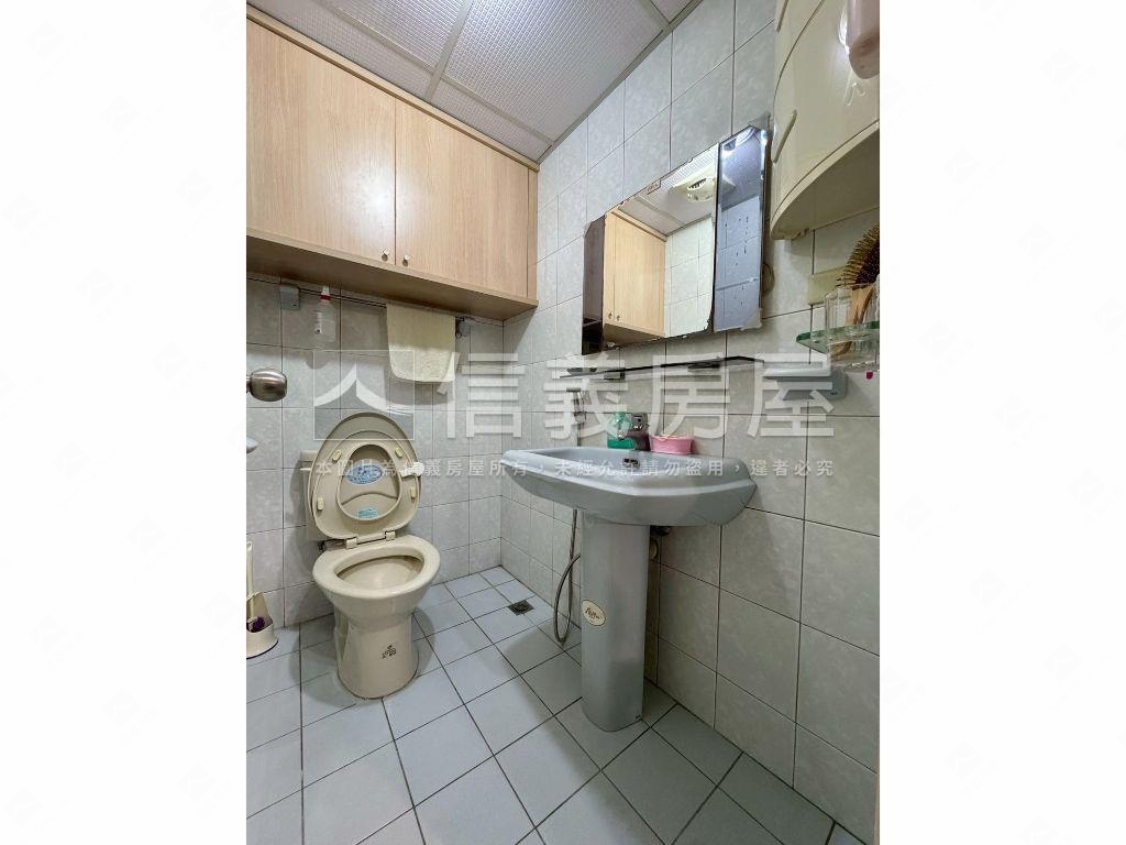 登峰造極樓中樓四房車位房屋室內格局與周邊環境