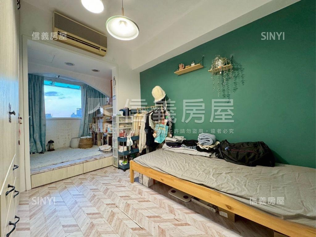 登峰造極樓中樓四房車位房屋室內格局與周邊環境