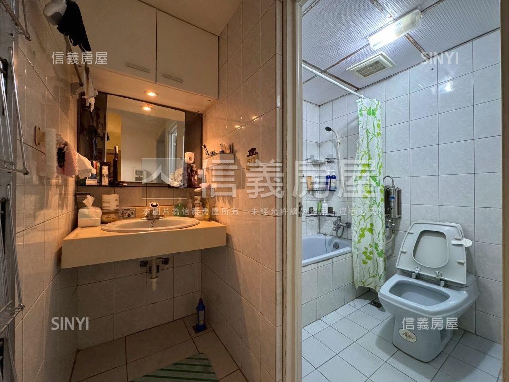 登峰造極樓中樓四房車位房屋室內格局與周邊環境