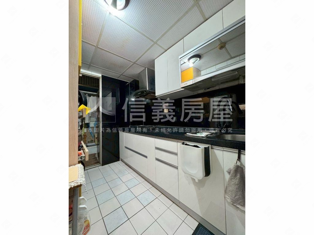 登峰造極樓中樓四房車位房屋室內格局與周邊環境