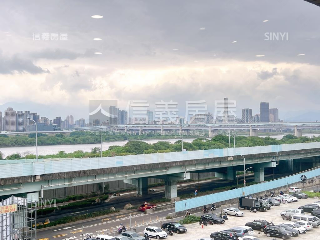 德鄰ｉＣａｒａｔ三房車位房屋室內格局與周邊環境