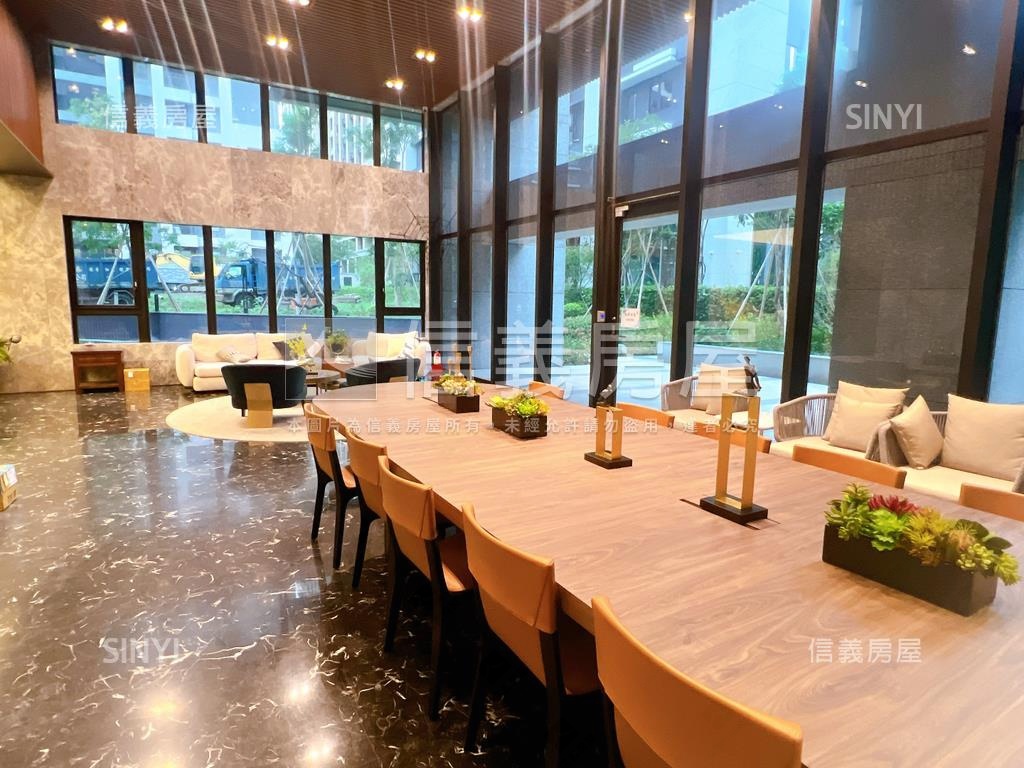 德鄰ｉＣａｒａｔ三房車位房屋室內格局與周邊環境