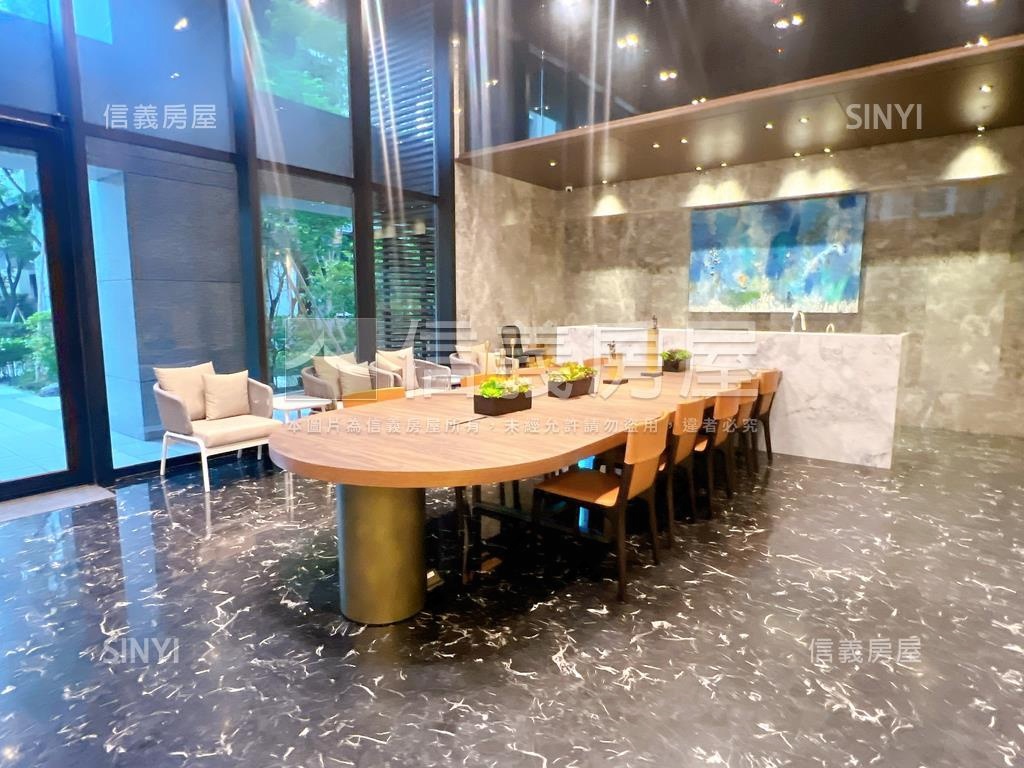 德鄰ｉＣａｒａｔ三房車位房屋室內格局與周邊環境