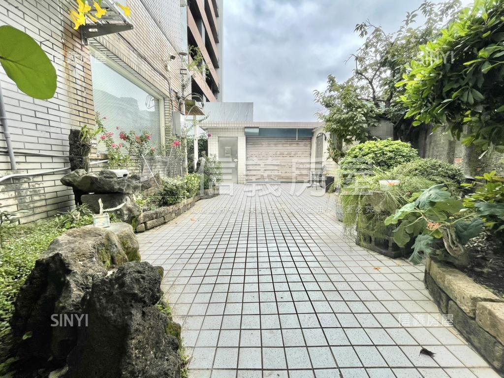 石牌捷運大庭院車庫美透天房屋室內格局與周邊環境