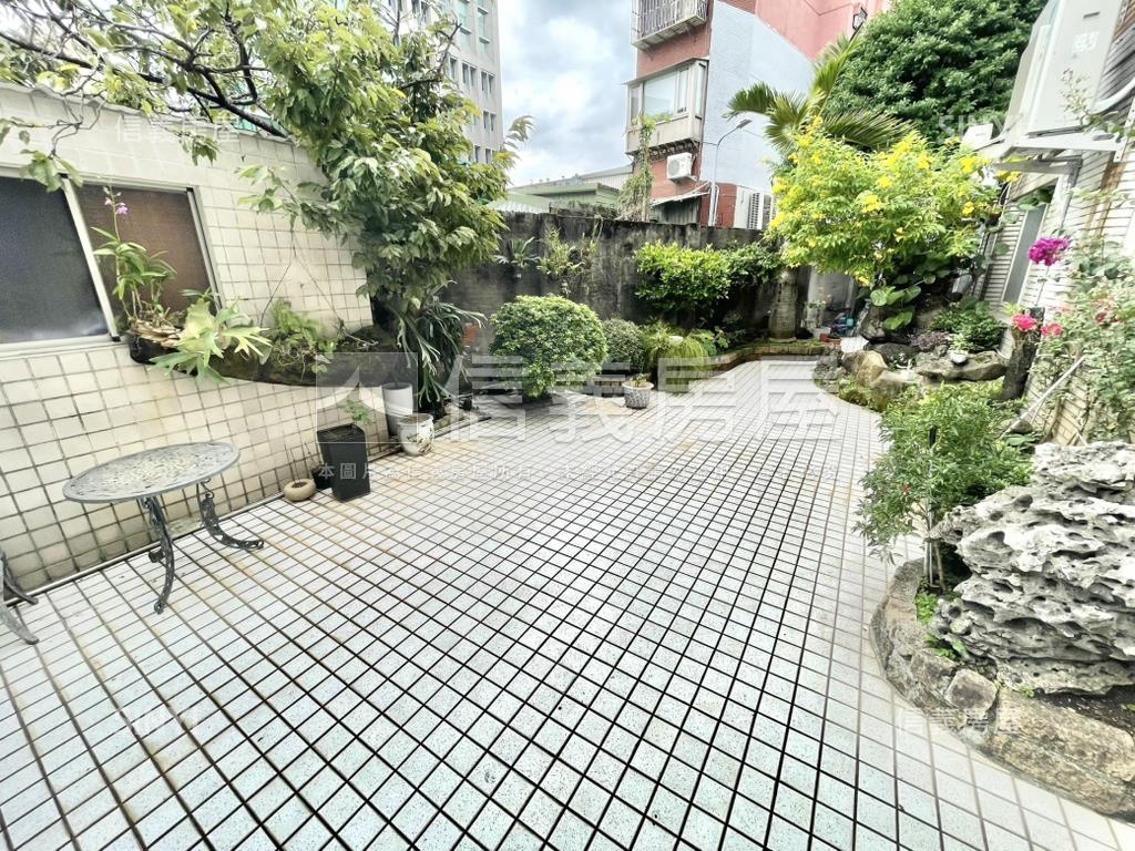 石牌捷運大庭院車庫美透天房屋室內格局與周邊環境