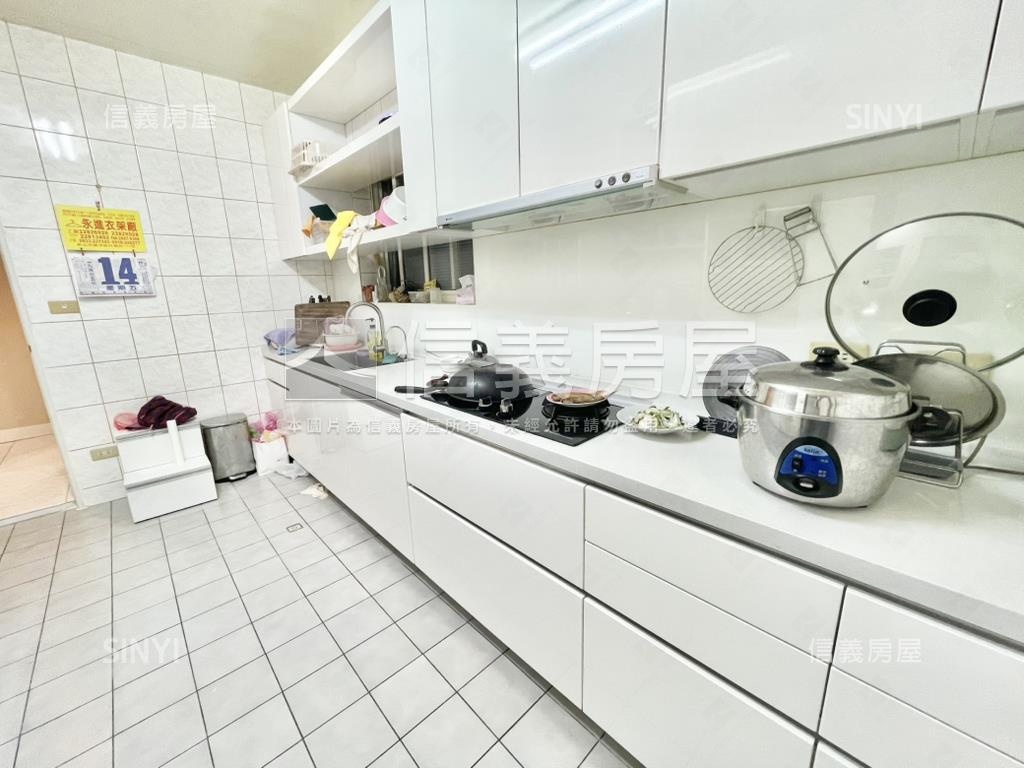 石牌捷運大庭院車庫美透天房屋室內格局與周邊環境