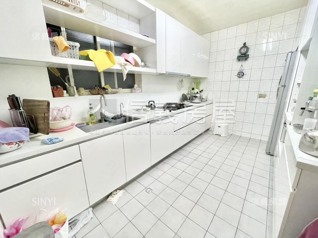 石牌捷運大庭院車庫美透天房屋室內格局與周邊環境