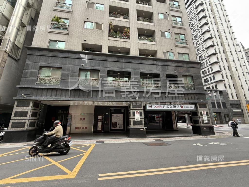 西門家樂福角窗店面房屋室內格局與周邊環境