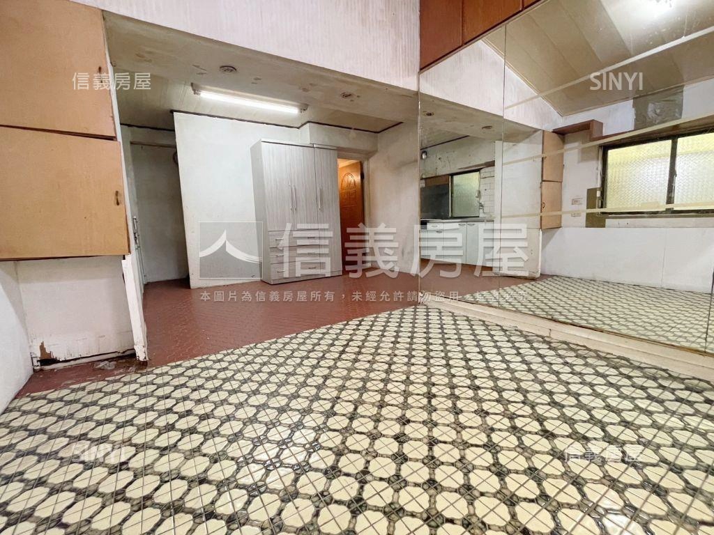 推!低總價三民市場透天房屋室內格局與周邊環境