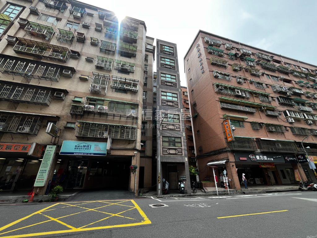 忠孝東路小資成家宅房屋室內格局與周邊環境