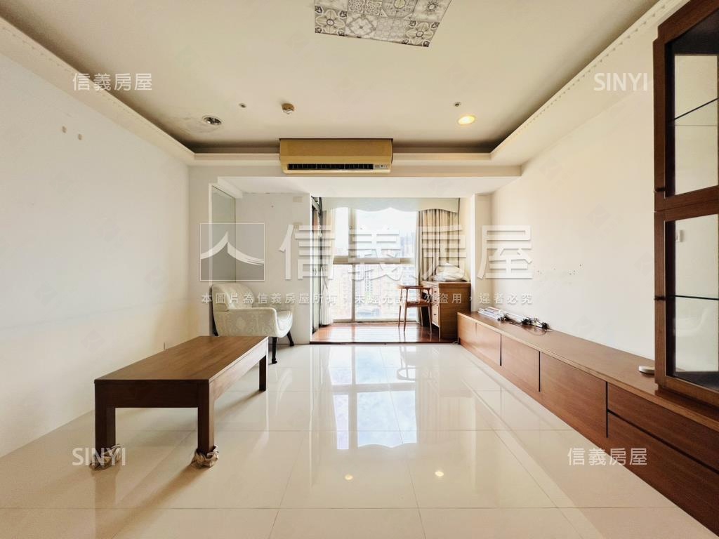 南方翡翠就是這間房屋室內格局與周邊環境