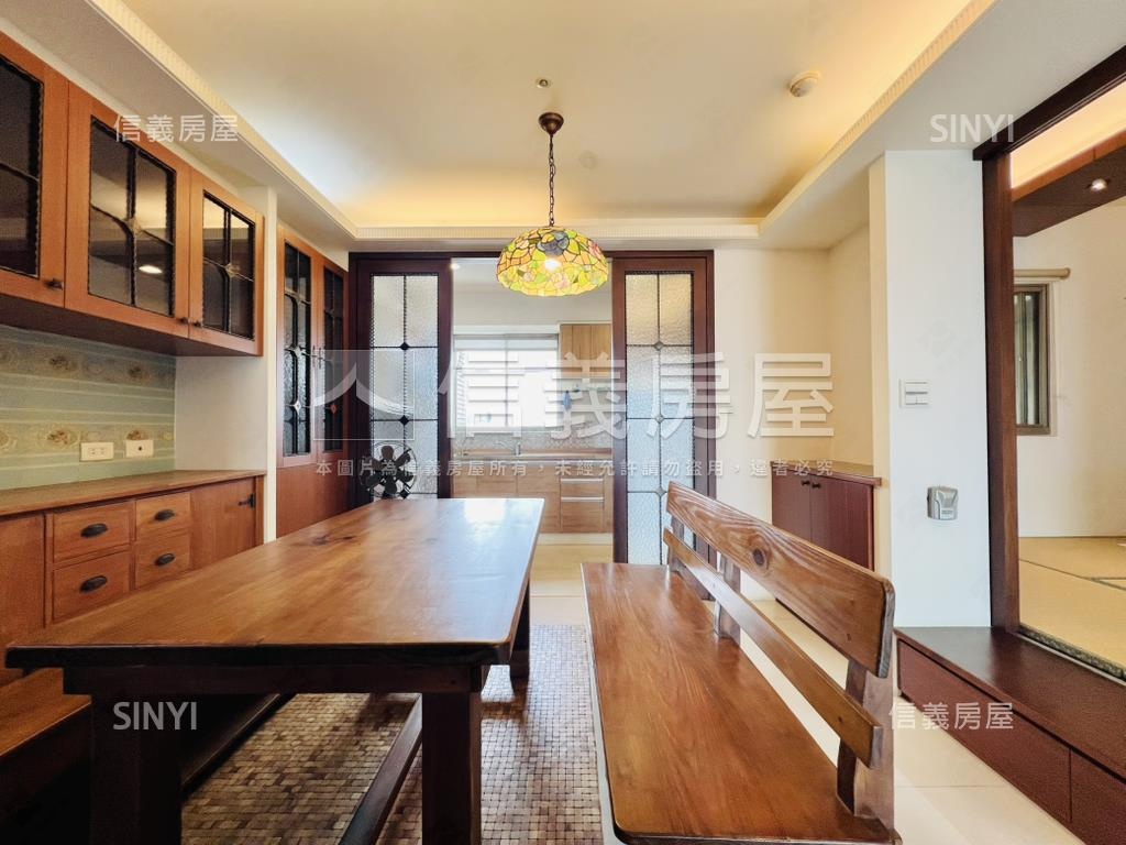 南方翡翠就是這間房屋室內格局與周邊環境