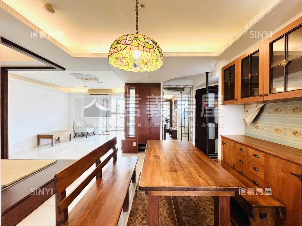 南方翡翠就是這間房屋室內格局與周邊環境