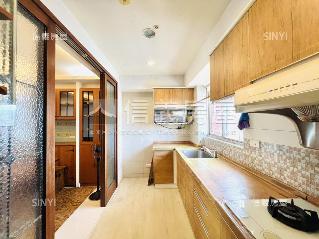 南方翡翠就是這間房屋室內格局與周邊環境