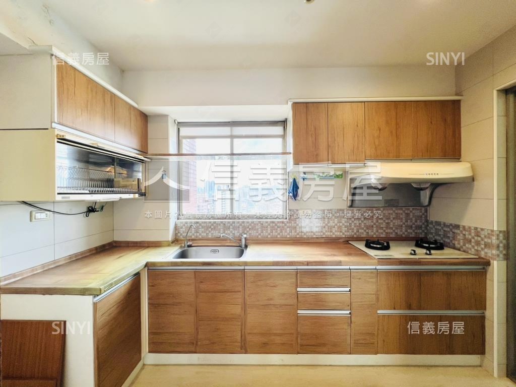 南方翡翠就是這間房屋室內格局與周邊環境