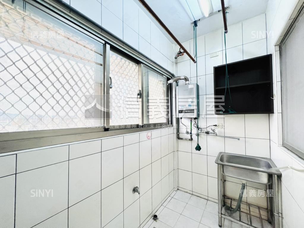 南方翡翠就是這間房屋室內格局與周邊環境