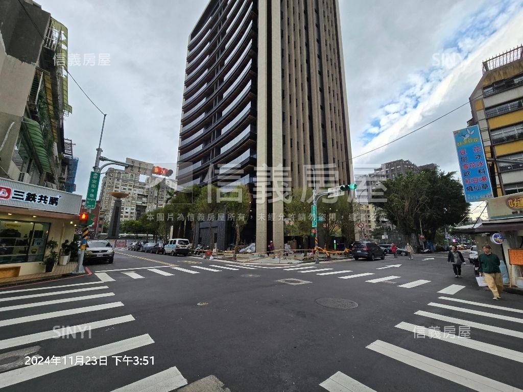 南京巨蛋△角窗邊間店面房屋室內格局與周邊環境