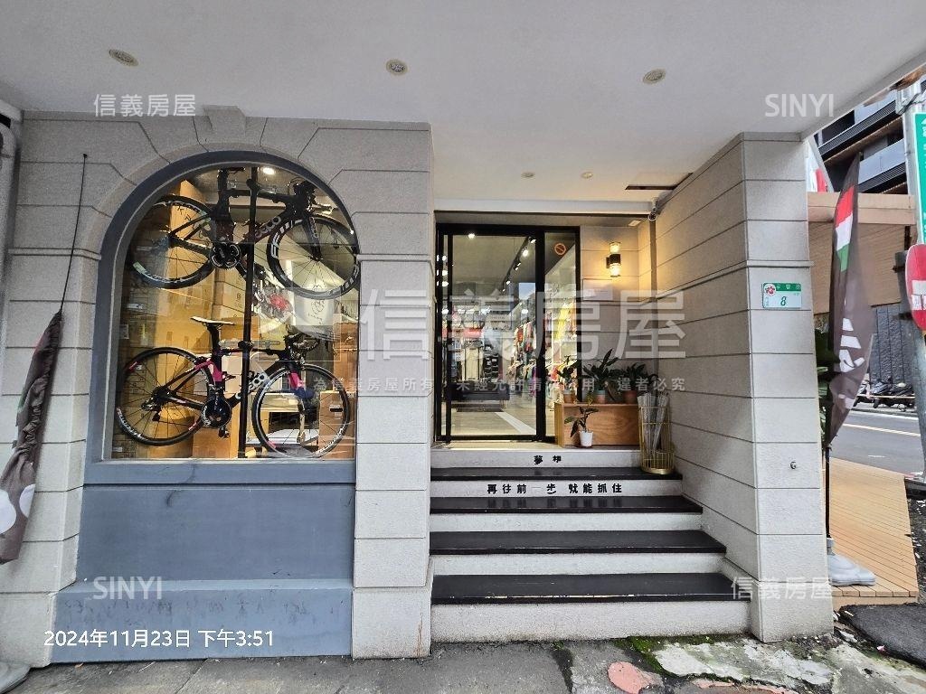 南京巨蛋△角窗邊間店面房屋室內格局與周邊環境
