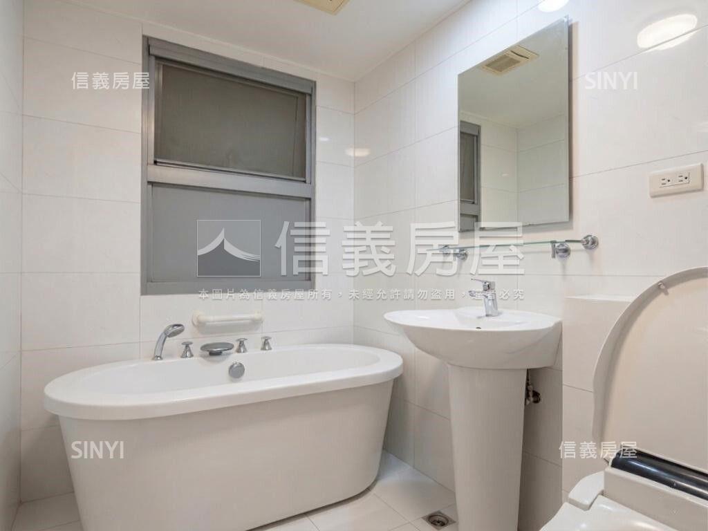 中正香榭鋼骨庭院三房坡平房屋室內格局與周邊環境