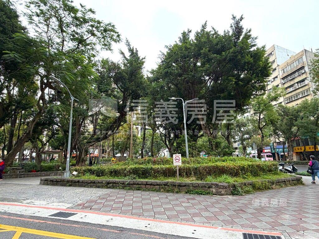 中正香榭鋼骨庭院三房坡平房屋室內格局與周邊環境