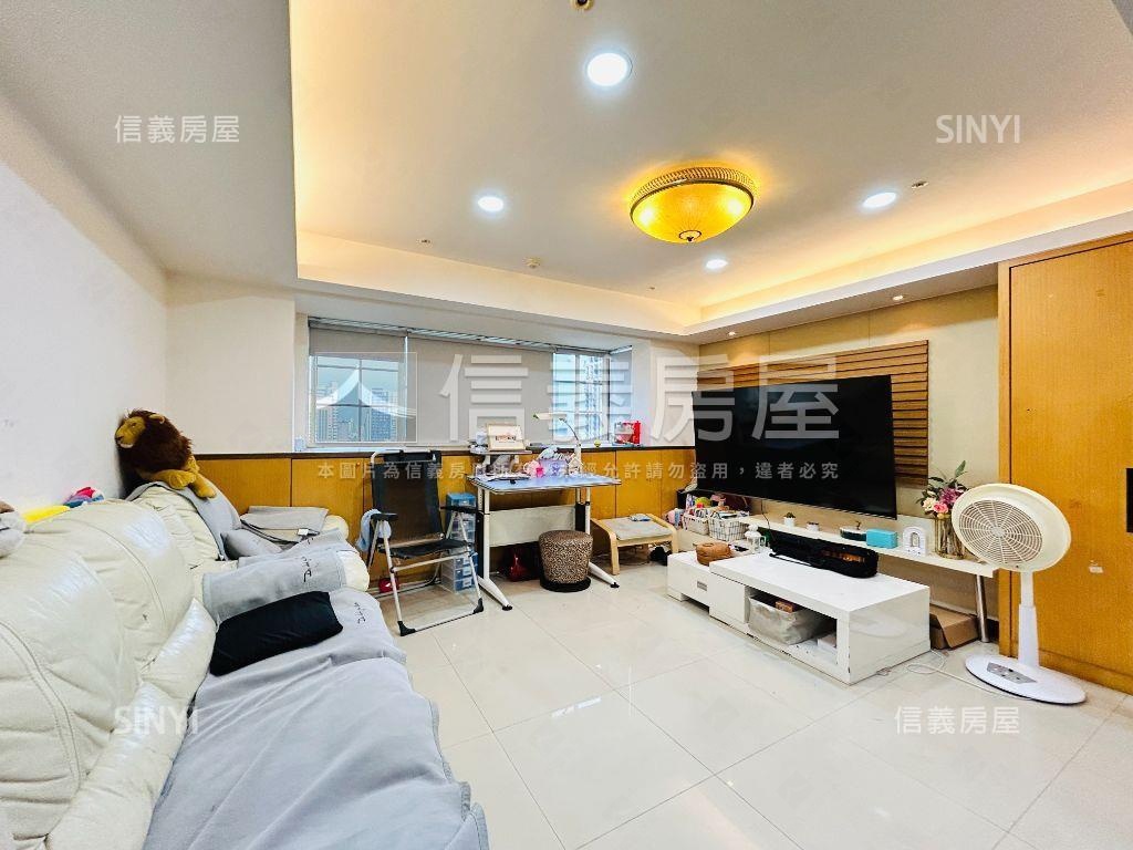 自強三面採光優質四房房屋室內格局與周邊環境