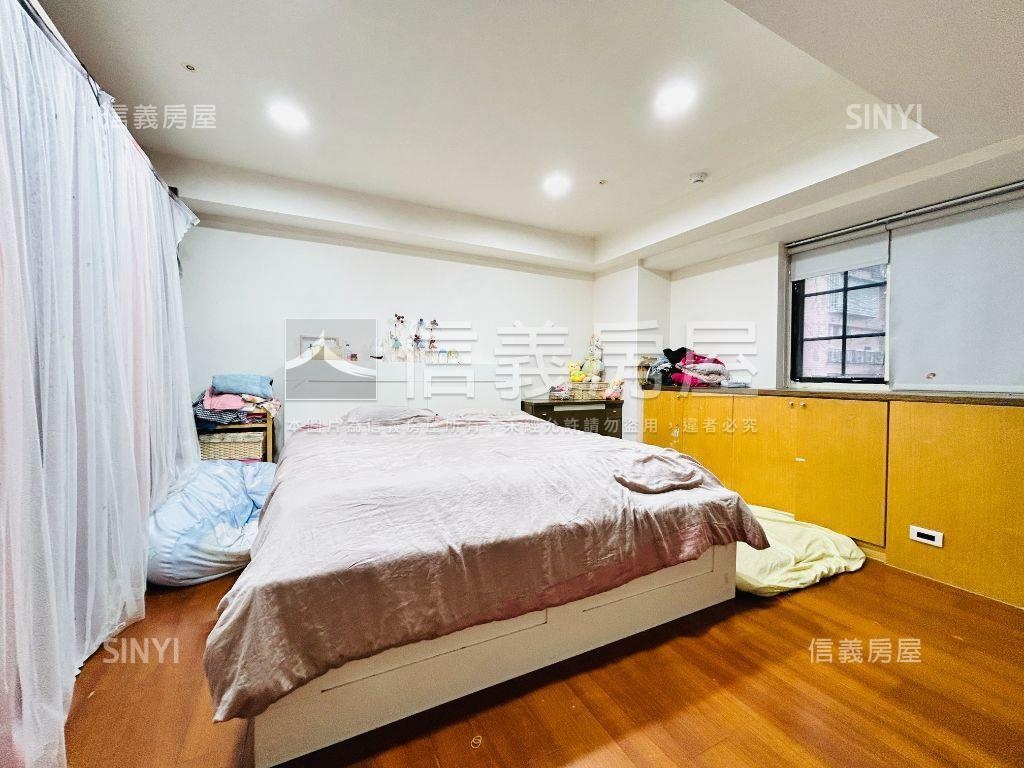 自強三面採光優質四房房屋室內格局與周邊環境