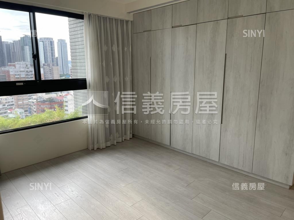 觀市政朝南裝潢視野雙平車房屋室內格局與周邊環境