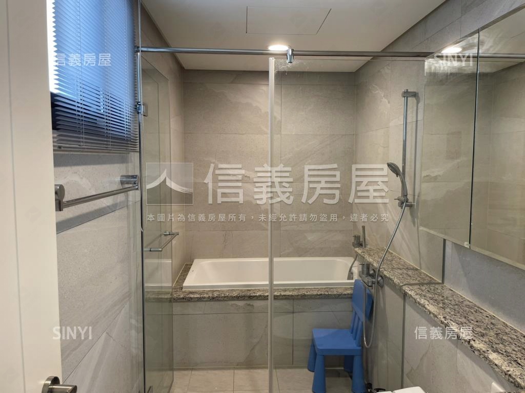 觀市政朝南裝潢視野雙平車房屋室內格局與周邊環境