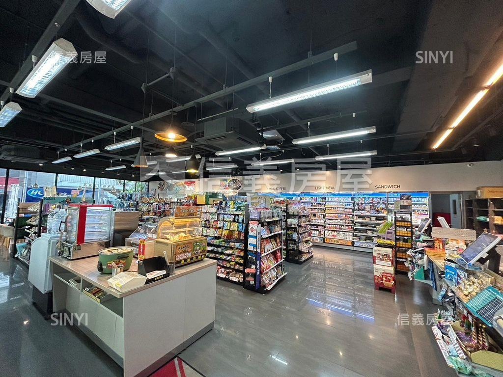 近ＳＯＧＯ連鎖角窗店面房屋室內格局與周邊環境