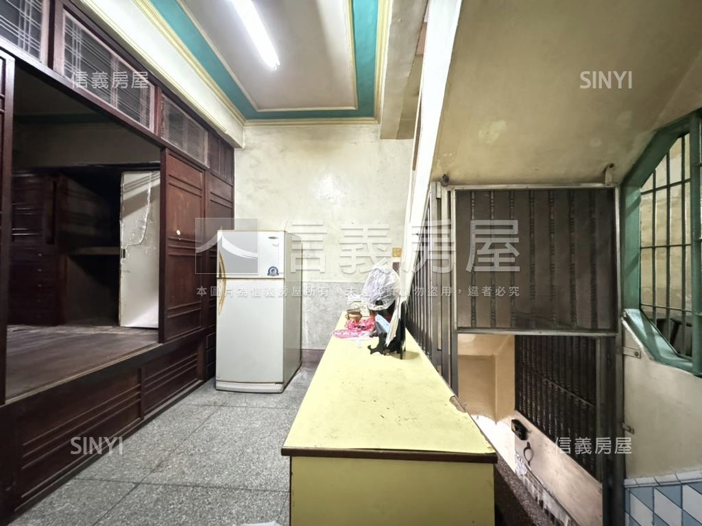 自強漢神商圈復古金透店房屋室內格局與周邊環境