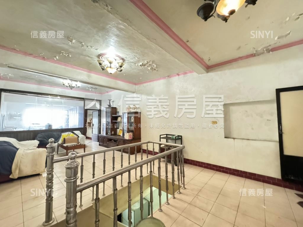 自強漢神商圈復古金透店房屋室內格局與周邊環境