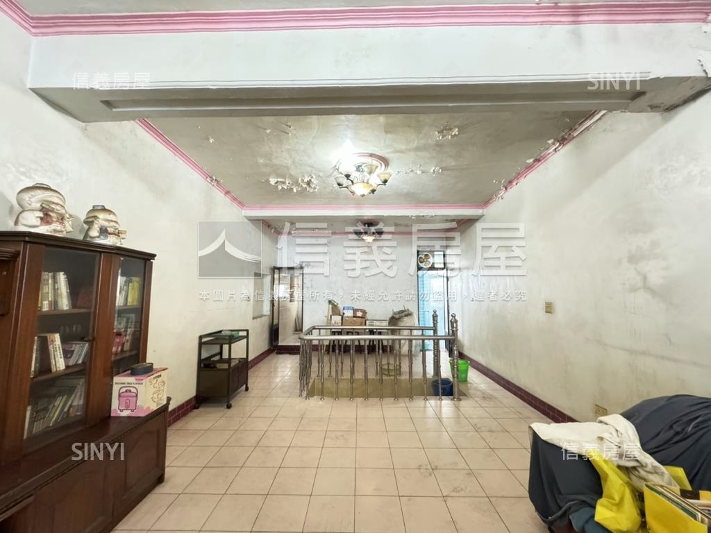 自強漢神商圈復古金透店房屋室內格局與周邊環境