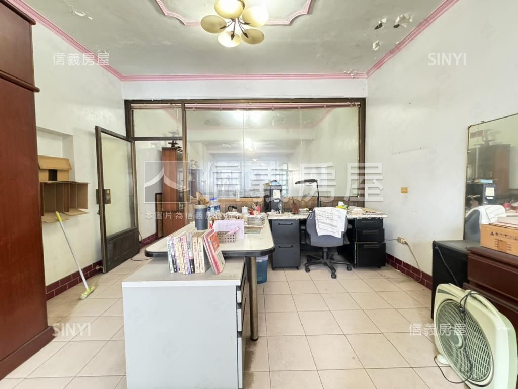自強漢神商圈復古金透店房屋室內格局與周邊環境