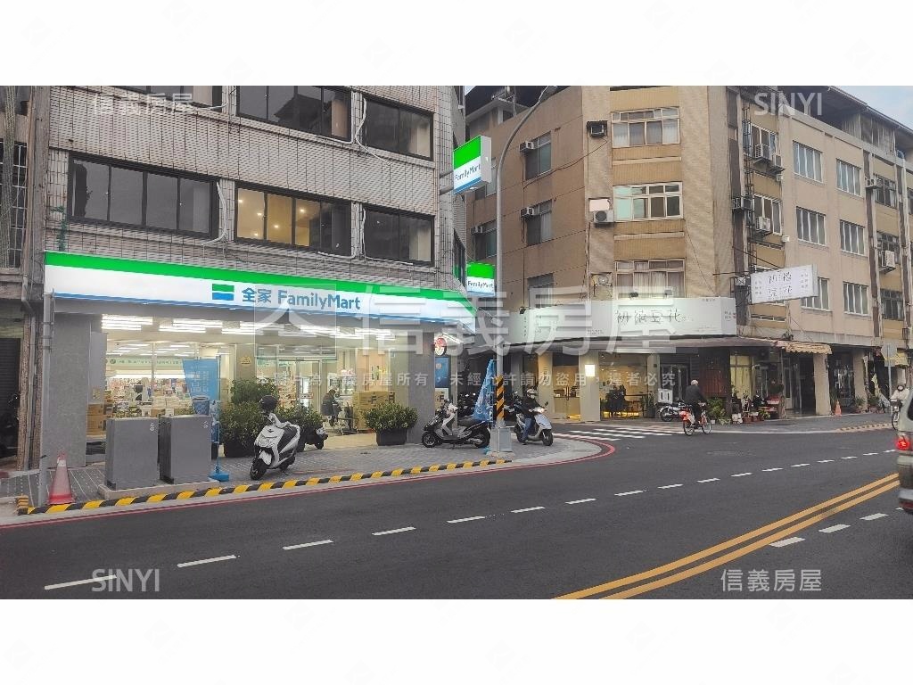 連鎖超商霸氣角店房屋室內格局與周邊環境