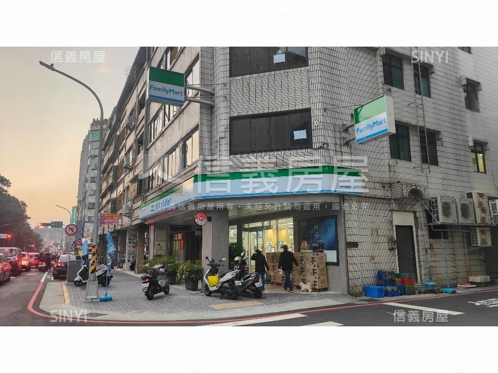 連鎖超商霸氣角店房屋室內格局與周邊環境