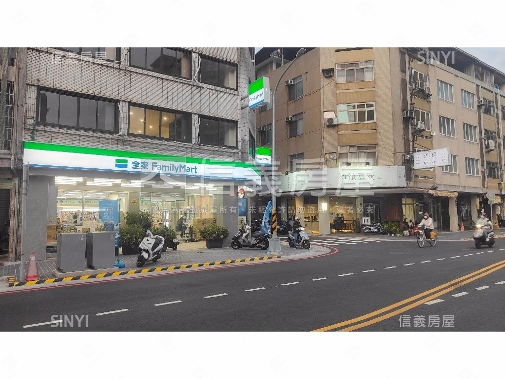 連鎖超商霸氣角店房屋室內格局與周邊環境