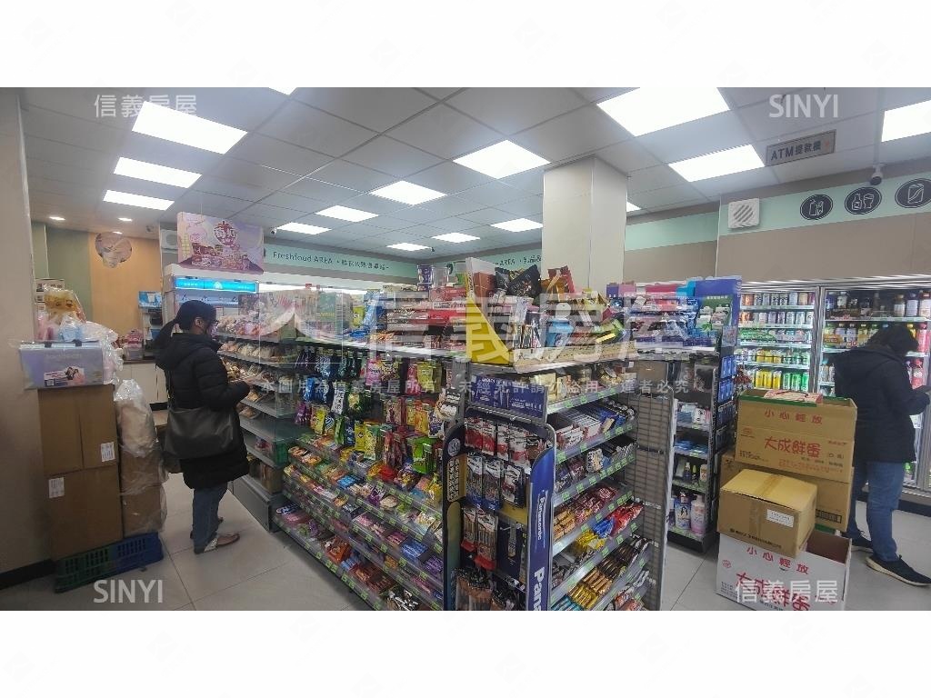 連鎖超商霸氣角店房屋室內格局與周邊環境