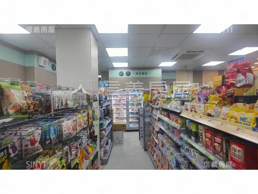 連鎖超商霸氣角店房屋室內格局與周邊環境