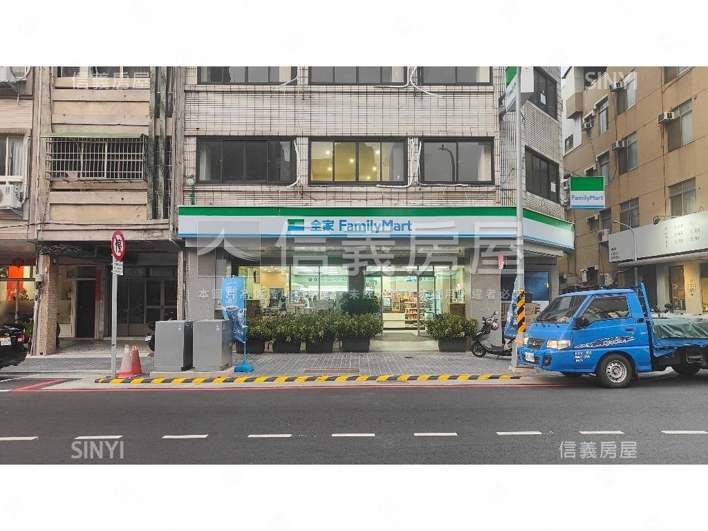 連鎖超商霸氣角店房屋室內格局與周邊環境