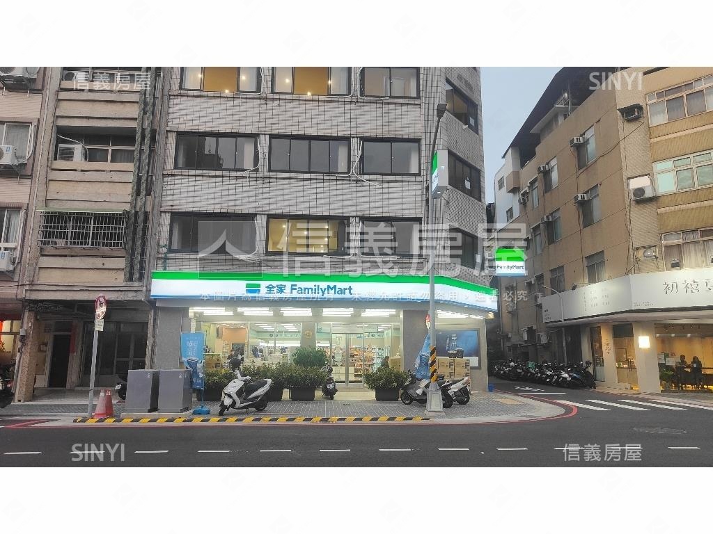 連鎖超商霸氣角店房屋室內格局與周邊環境