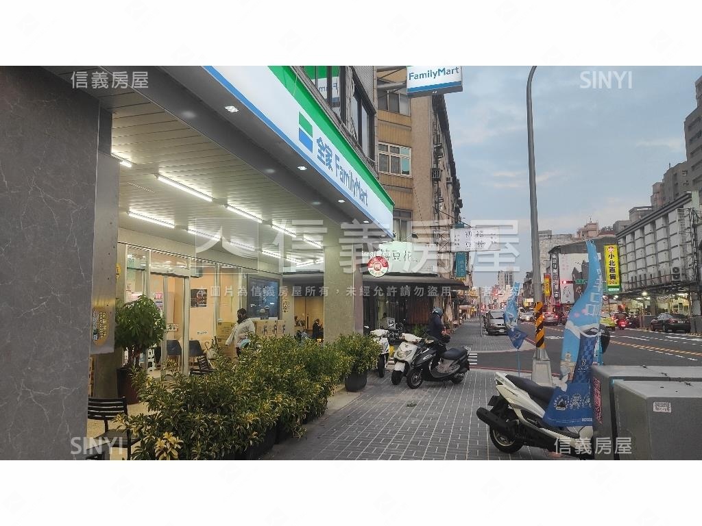 連鎖超商霸氣角店房屋室內格局與周邊環境