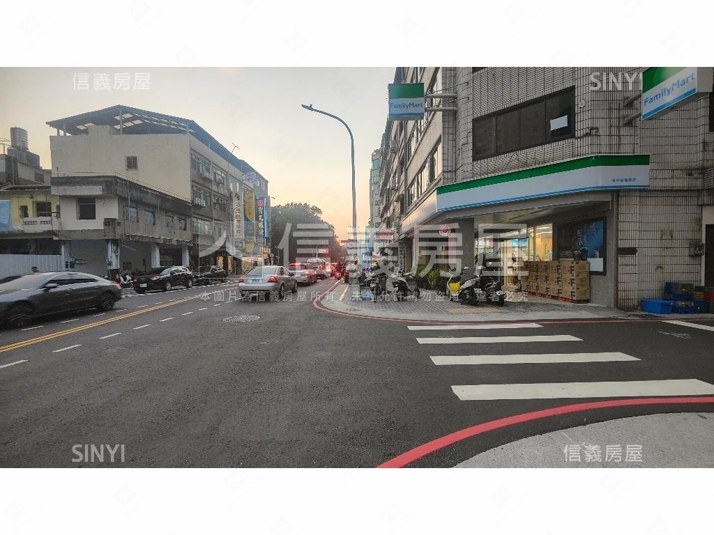 連鎖超商霸氣角店房屋室內格局與周邊環境