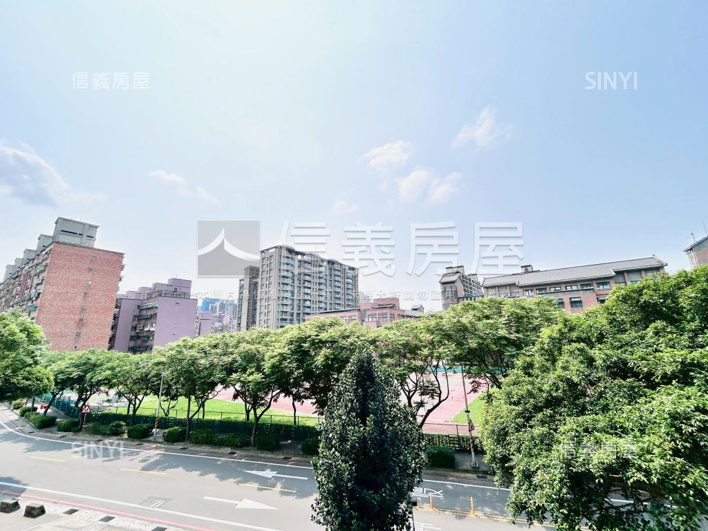 享受溫暖日光三房車位房屋室內格局與周邊環境