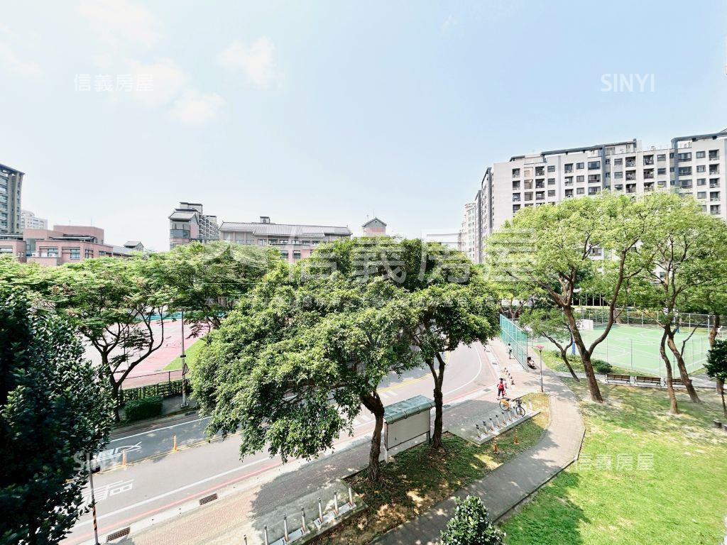 享受溫暖日光三房車位房屋室內格局與周邊環境