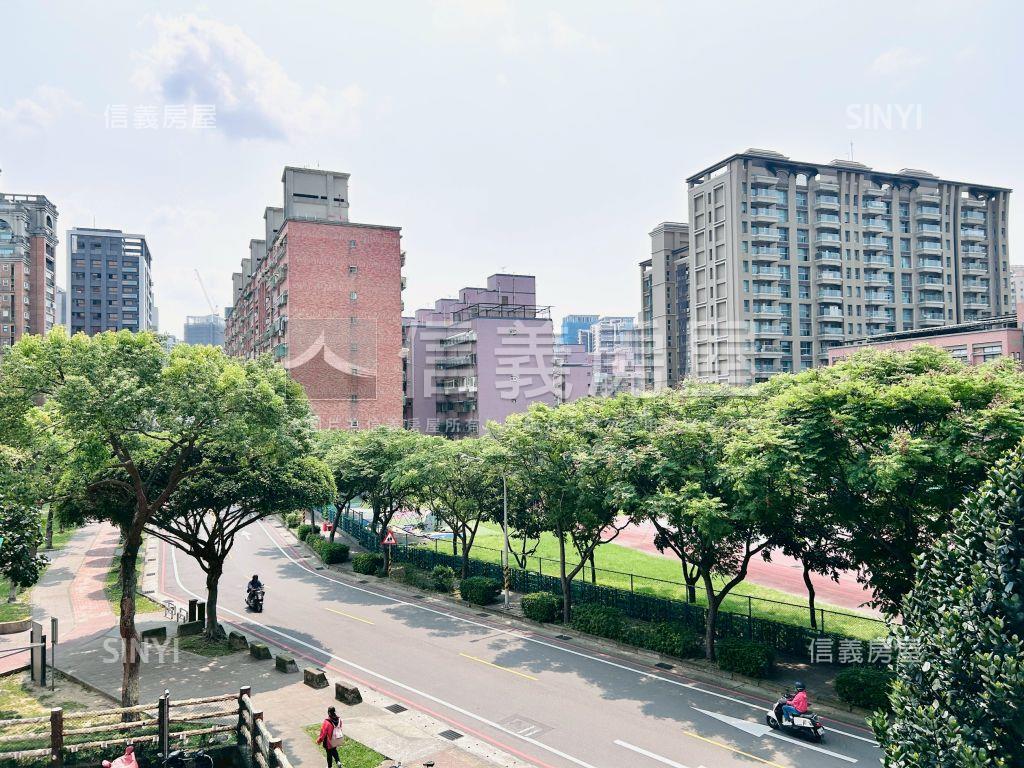 享受溫暖日光三房車位房屋室內格局與周邊環境