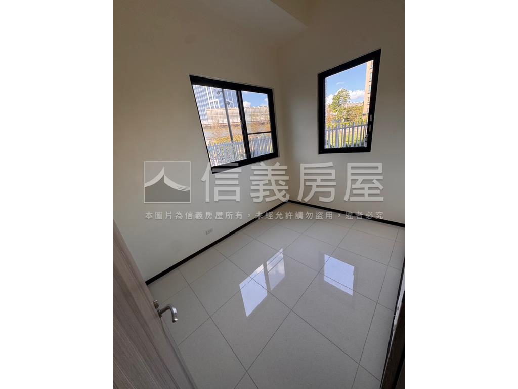 達欣東匯捷運車位一樓房屋室內格局與周邊環境