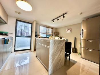 中華國小旁震後三房平車