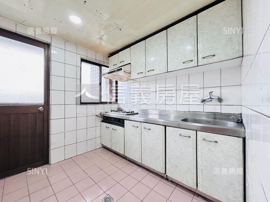 舒適華廈二房。亮房屋室內格局與周邊環境