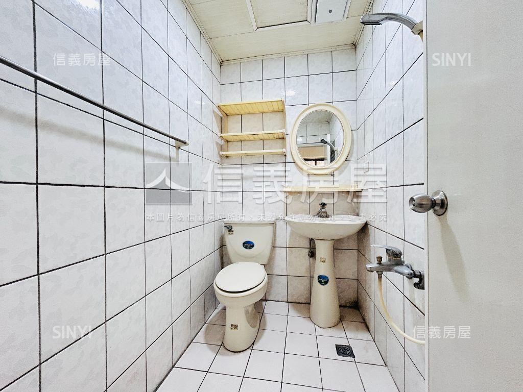 舒適華廈二房。亮房屋室內格局與周邊環境