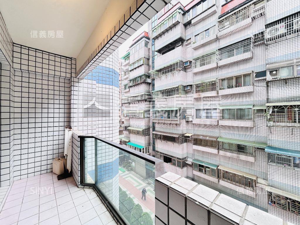 舒適華廈二房。亮房屋室內格局與周邊環境